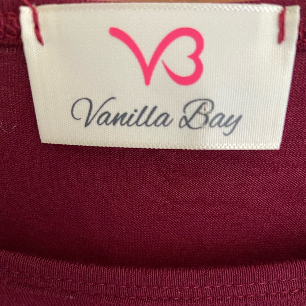 Vanilla Bay burgundy tunic top with ruched sides and sleeves!